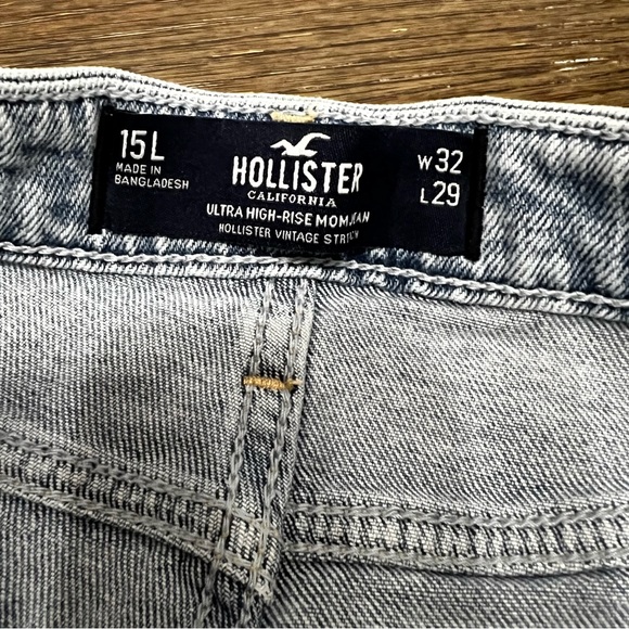 Hollister ULTRA HIGH-RISE RIPPED LIGHT WASH MOM JEANS - Picture 11 of 12